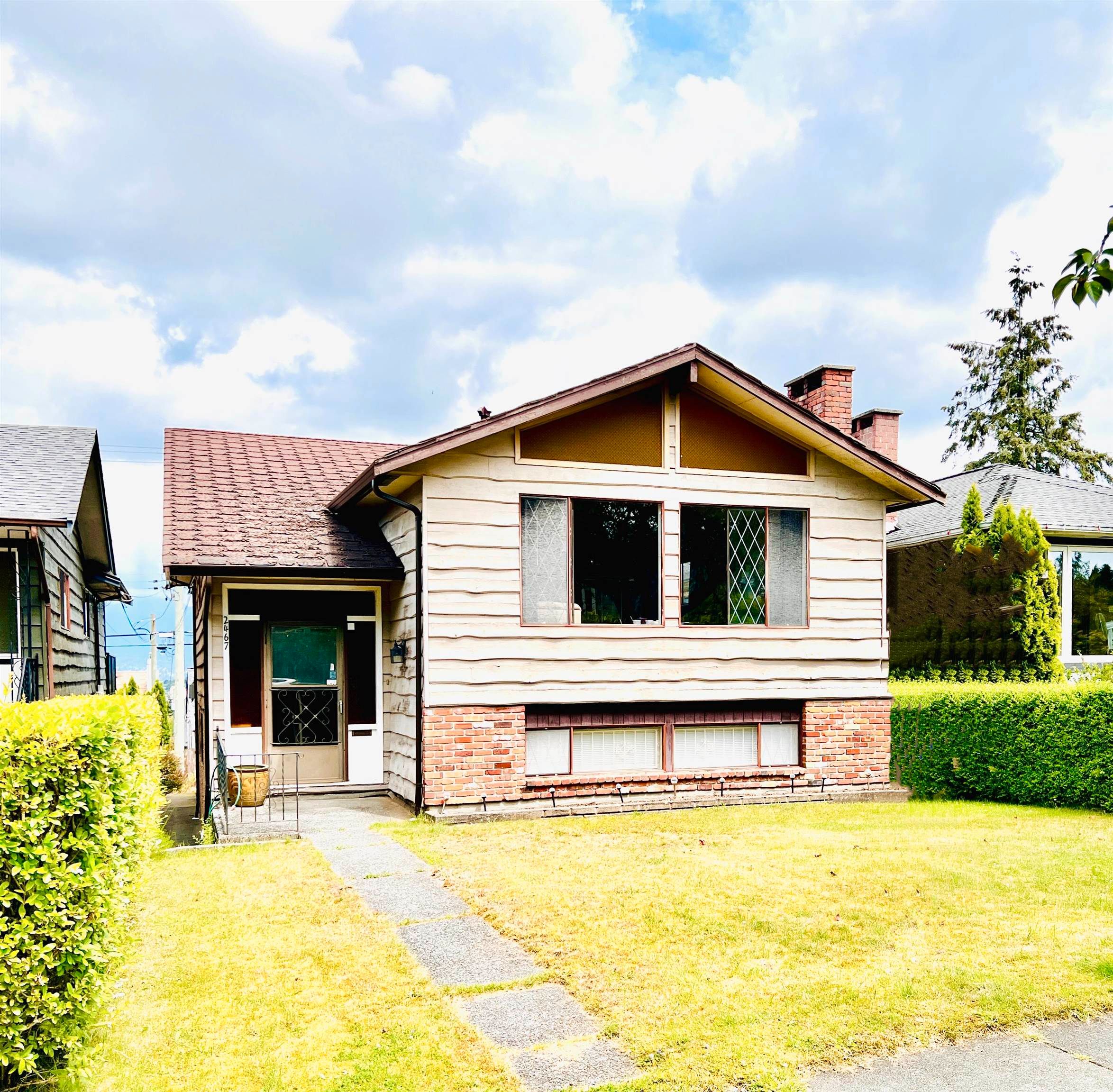 Main Photo: 2467 E 28TH Avenue in Vancouver: Collingwood VE House for sale (Vancouver East)  : MLS®# R2706901