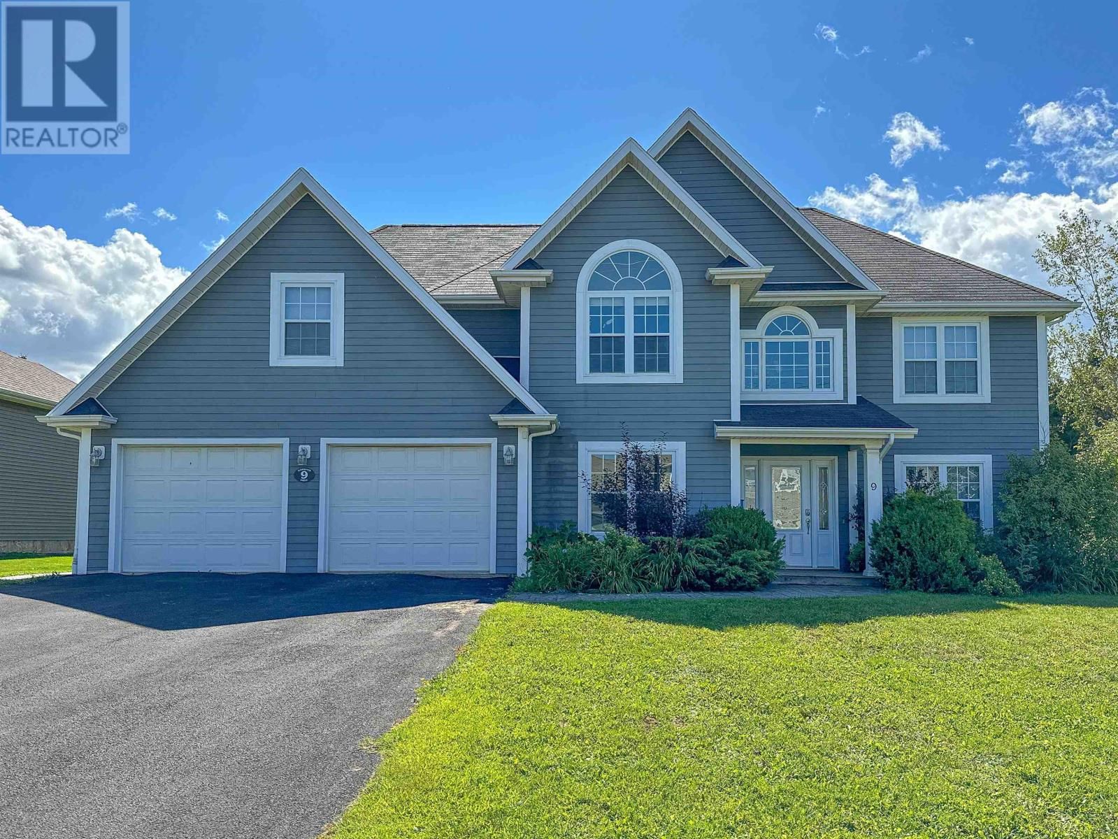 Main Photo: 9 Gardiner Drive in Charlottetown: House for sale : MLS®# 202318129