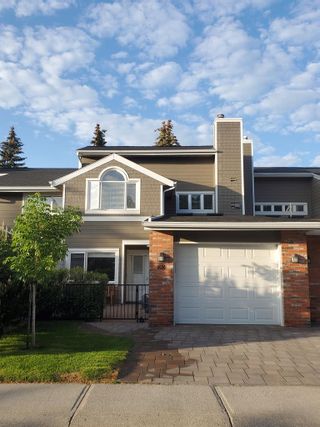 Main Photo: 88 Woodmeadow Close SW in Calgary: Woodlands Row/Townhouse for sale : MLS®# A2054306