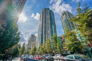 Photo 2: 2207 939 HOMER Street in Vancouver: Yaletown Condo for sale (Vancouver West)  : MLS®# R2637749