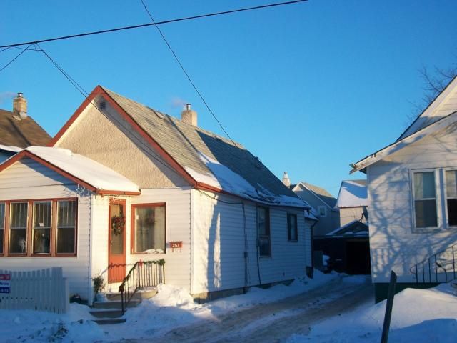 Main Photo: 257 NORA Street in WINNIPEG: Brooklands / Weston Residential for sale (West Winnipeg)  : MLS®# 1100214