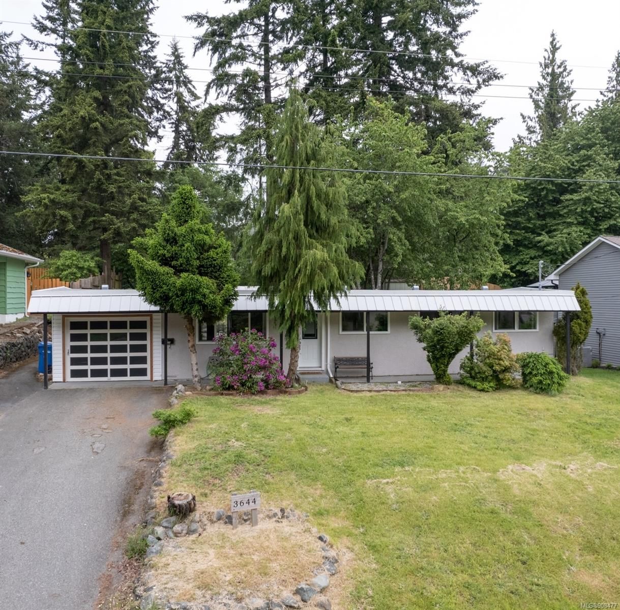 Main Photo: 3644 Sunrise Pl in Nanaimo: Na Uplands House for sale : MLS®# 908477