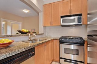 Photo 6: 215 4885 VALLEY Drive in Vancouver: Quilchena Condo for sale in "MACLURE HOUSE" (Vancouver West)  : MLS®# V1103824