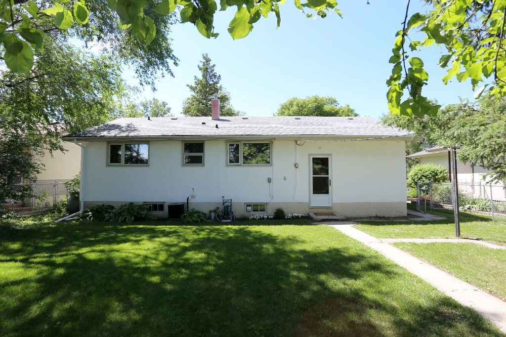 Photo 26: Photos: 864 Renfrew Street in Winnipeg: River Heights Single Family Detached for sale (1D)  : MLS®# 1715504