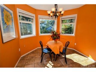 Photo 8: 121 Rockcliffe Pl in VICTORIA: La Thetis Heights House for sale (Langford)  : MLS®# 734804