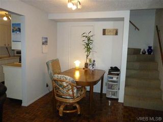 Photo 3: 9 954 Queens Ave in VICTORIA: Vi Central Park Row/Townhouse for sale (Victoria)  : MLS®# 635707