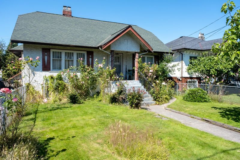 FEATURED LISTING: 2635 8TH Avenue West Vancouver