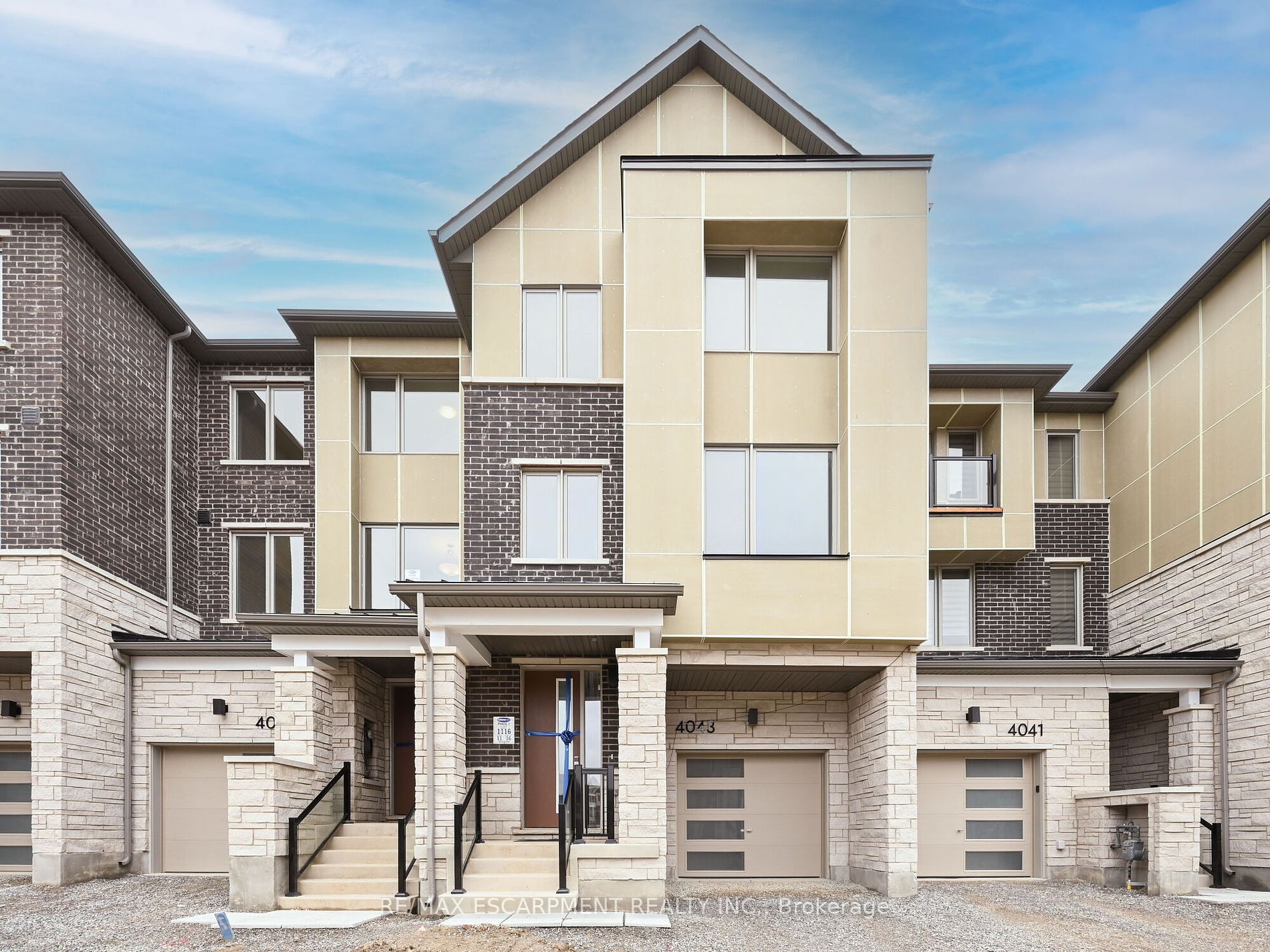 Main Photo: 4043 Saida Street in Mississauga: Churchill Meadows House (3-Storey) for sale : MLS®# W8125506
