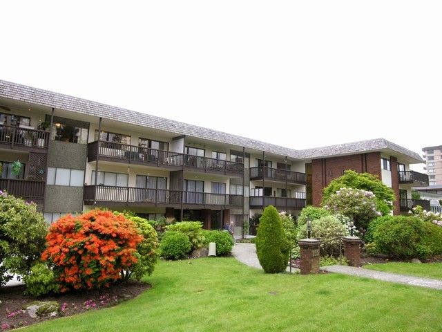 Main Photo: 303 155 E 5TH Street in North Vancouver: Lower Lonsdale Condo for sale : MLS®# V967983