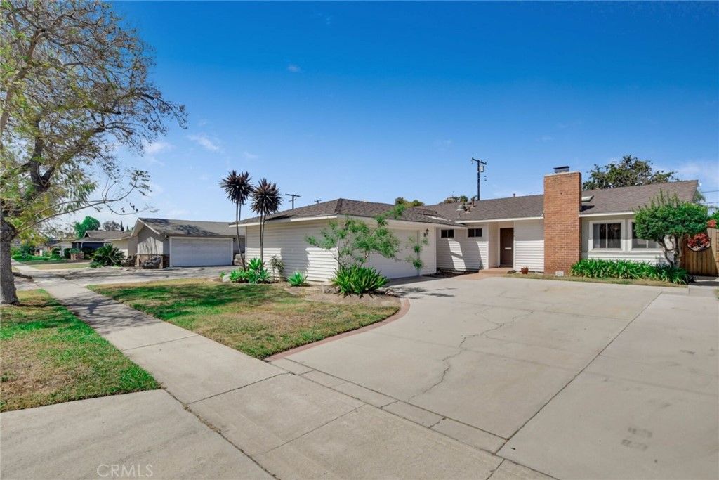 Main Photo: 1218 N Linwood Avenue in Santa Ana: Residential for sale (70 - Santa Ana North of First)  : MLS®# OC21089799