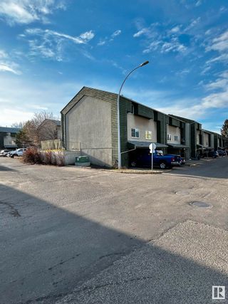 Photo 3: 750 ABBOTTSFIELD Road in Edmonton: Zone 23 Townhouse for sale : MLS®# E4370717