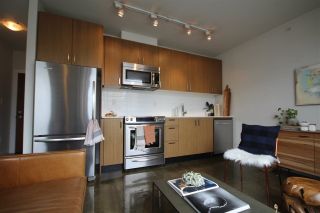 Photo 2: 408 221 UNION Street in Vancouver: Mount Pleasant VE Condo for sale in "V6A" (Vancouver East)  : MLS®# R2284454