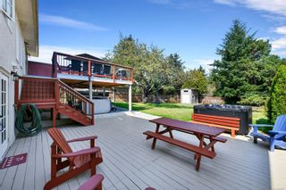 Photo 1: 2434 Camelot Rd in Saanich: SE Cadboro Bay House for sale (Saanich East)  : MLS®# 855601