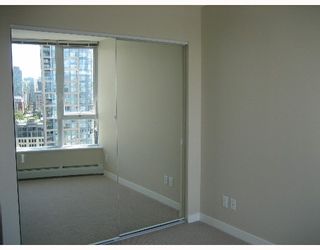 Photo 8: 2305 58 KEEFER Place in Vancouver: Downtown VW Condo for sale in "FIRENZE TOWER I" (Vancouver West)  : MLS®# V651456