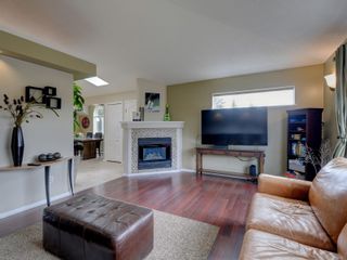 Photo 3: 462 Phelps Ave in Langford: La Thetis Heights Half Duplex for sale : MLS®# 898211