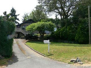 Photo 2: 615 Kent Rd in VICTORIA: SW Tillicum House for sale (Saanich West)  : MLS®# 686398