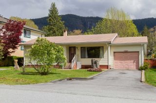 Main Photo: 41842 BIRKEN Road in Squamish: Brackendale House for sale : MLS®# R2878332