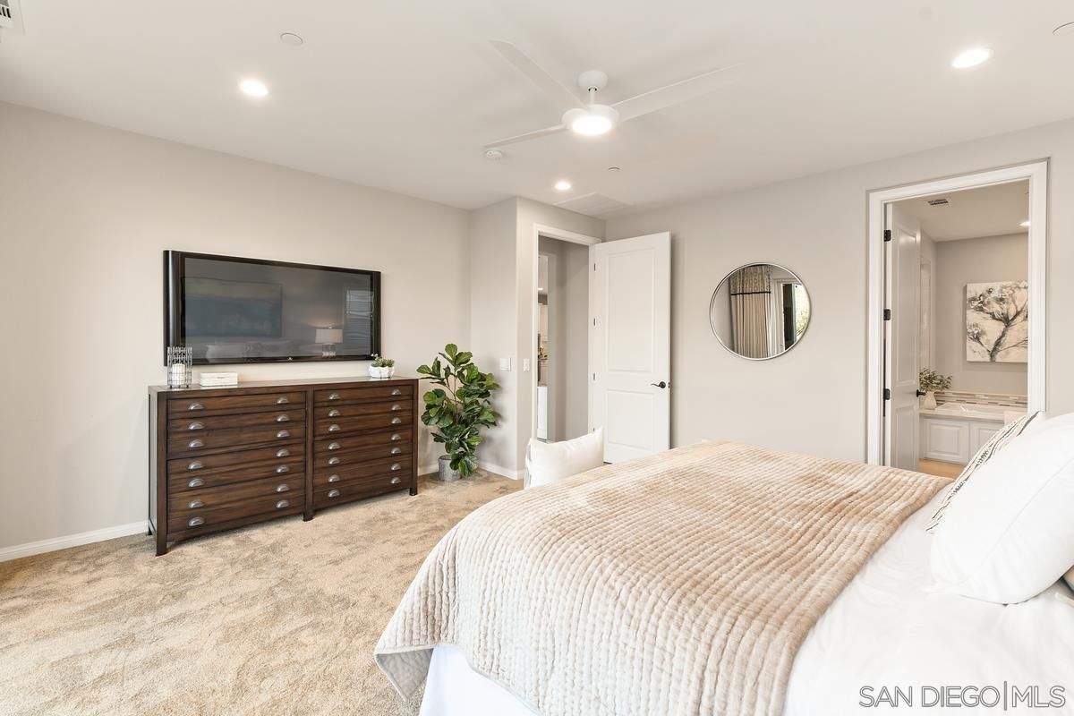 Photo 13: Photos: RANCHO BERNARDO House for sale : 3 bedrooms : 8012 Auberge Circle in San Diego