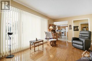 Photo 5: 745 HAUTEVIEW CRESCENT in Ottawa: House for sale : MLS®# 1377774
