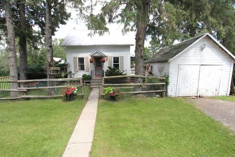 Main Photo: 40 Rocky Ridge Road in Kawartha Lakes: Rural Carden House (1 1/2 Storey) for sale : MLS®# X5322970
