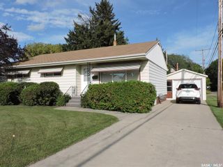 Photo 1: 13 Lincoln Avenue in Yorkton: West YO Residential for sale : MLS®# SK824129