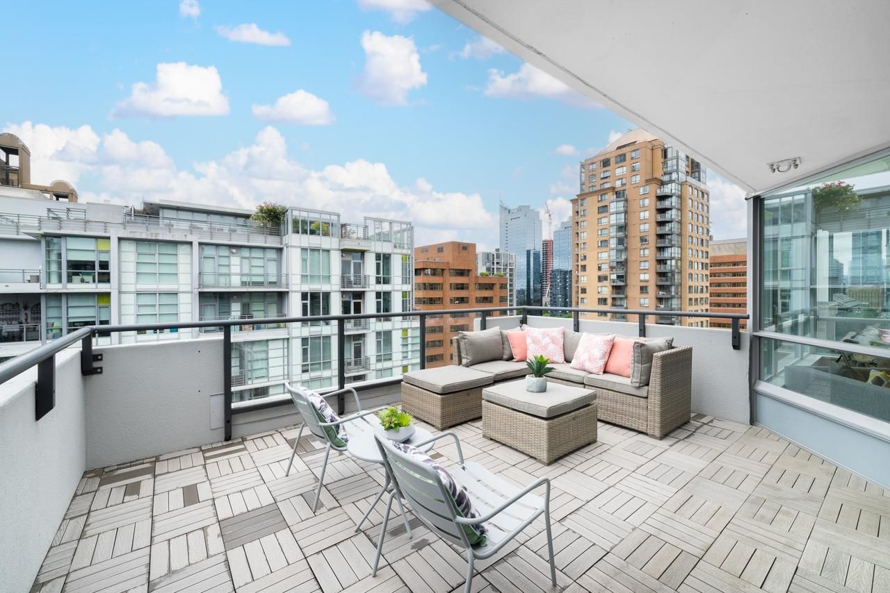 Main Photo: 1703 1212 HOWE Street in Vancouver: Downtown VW Condo for sale (Vancouver West)  : MLS®# R2706494