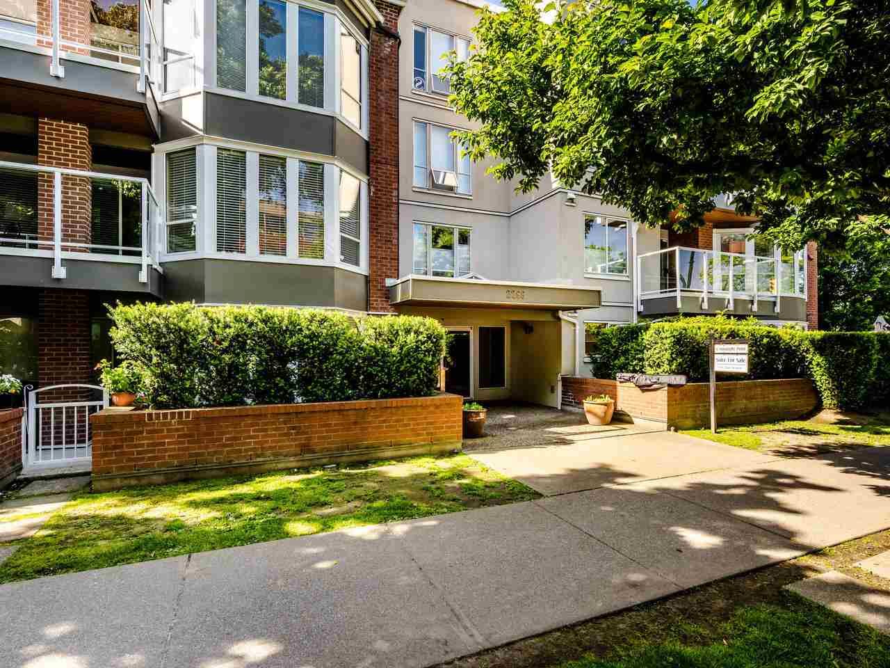 Main Photo: 303 2288 W 12TH Avenue in Vancouver: Kitsilano Condo for sale in "Connaught Point" (Vancouver West)  : MLS®# R2494985