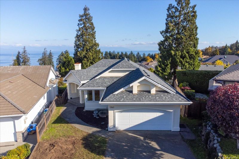 FEATURED LISTING: 5360 Catalina Dr Nanaimo