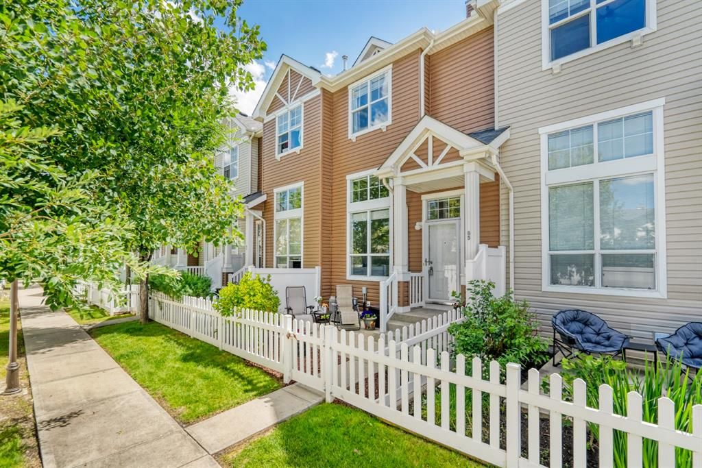 Main Photo: 85 Elgin Gardens SE in Calgary: McKenzie Towne Row/Townhouse for sale : MLS®# A1241019