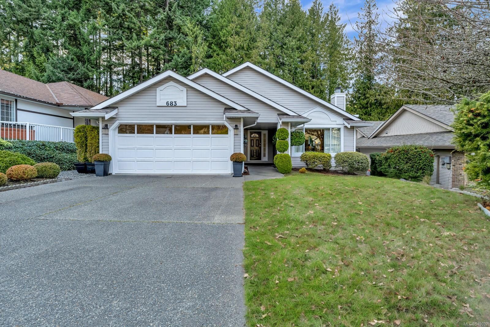 Main Photo: 683 Pine Ridge Dr in Cobble Hill: ML Cobble Hill House for sale (Malahat & Area)  : MLS®# 949032