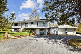 Photo 1: 29615 CAMELOT Avenue in Abbotsford: Bradner House for sale : MLS®# R2827658