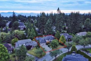 Photo 1: 13910 18A Avenue in Surrey: Sunnyside Park Surrey House for sale in "BELL PARK" (South Surrey White Rock)  : MLS®# R2473367