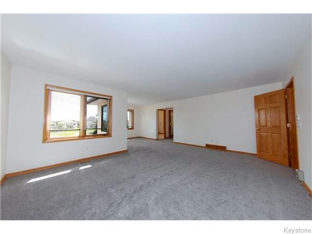 Photo 10: Photos: 254 Orchard Hill Drive in Winnipeg: Royalwood Residential for sale (2J)  : MLS®# 1622509