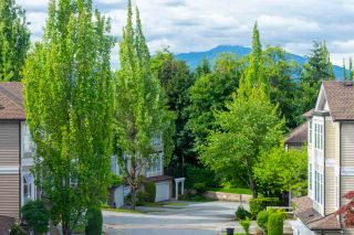Photo 3: 24 5950 OAKDALE Road in Burnaby: Oaklands Townhouse for sale in "HEATHER CREST" (Burnaby South)  : MLS®# R2474867