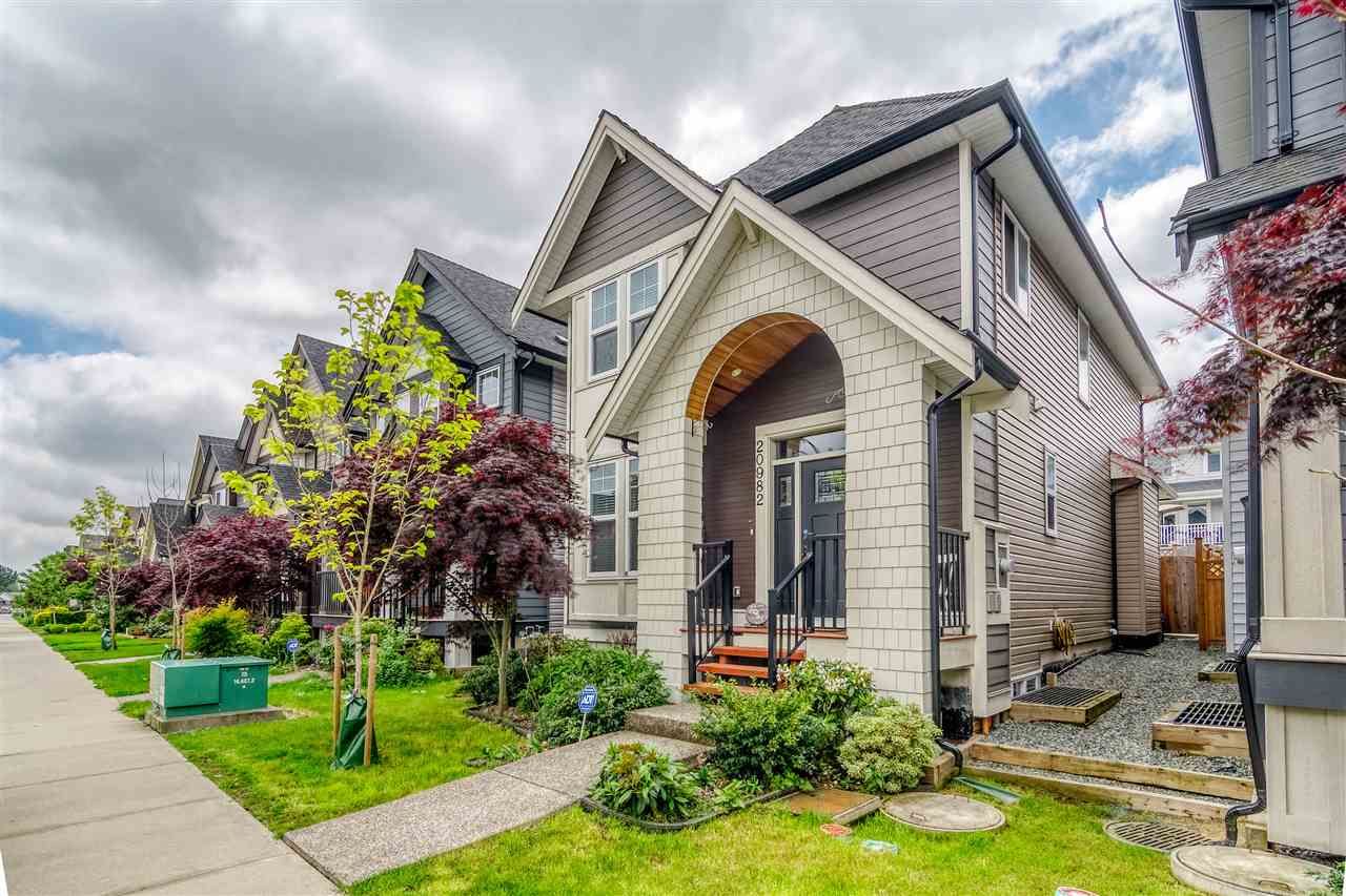 Main Photo: 20982 80A Avenue in Langley: Willoughby Heights House for sale : MLS®# R2372285