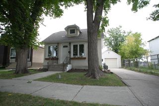 Photo 2: 939 Dugas Street in Winnipeg: Windsor Park Residential for sale (2G)  : MLS®# 202323832