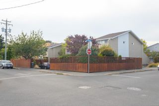 Photo 2: 102 156 St. Lawrence St in Victoria: Vi James Bay Row/Townhouse for sale : MLS®# 884990