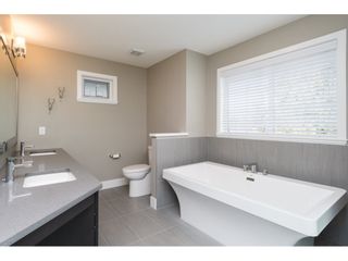 Photo 11: 15776 MOUNTAIN VIEW Drive in Surrey: Grandview Surrey House for sale (South Surrey White Rock)  : MLS®# R2145036
