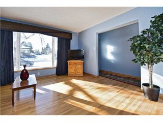 Photo 2: 72 LISSINGTON Drive SW in Calgary: North Glenmore Residential Detached Single Family for sale : MLS®# C3653332