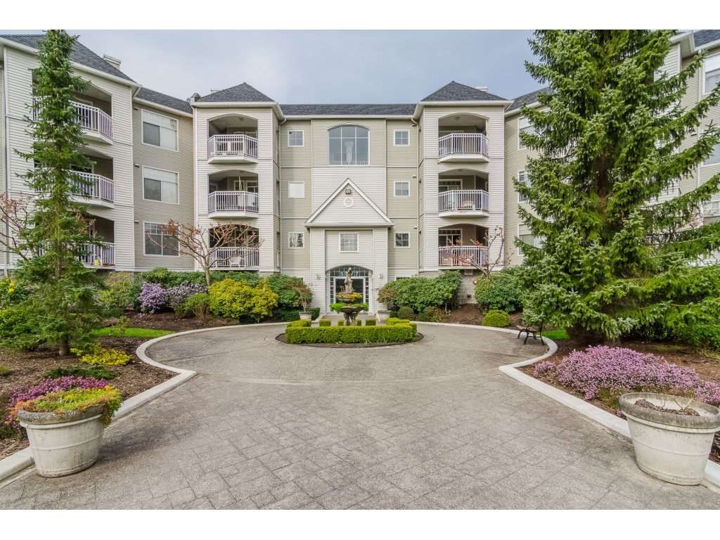 Main Photo: 208 5677 208 Street in Langley: Langley City Condo for sale in "IVYLEA" : MLS®# R2257734