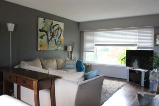 Photo 2: 213 FINNIGAN Street in Coquitlam: Central Coquitlam House for sale : MLS®# R2210061