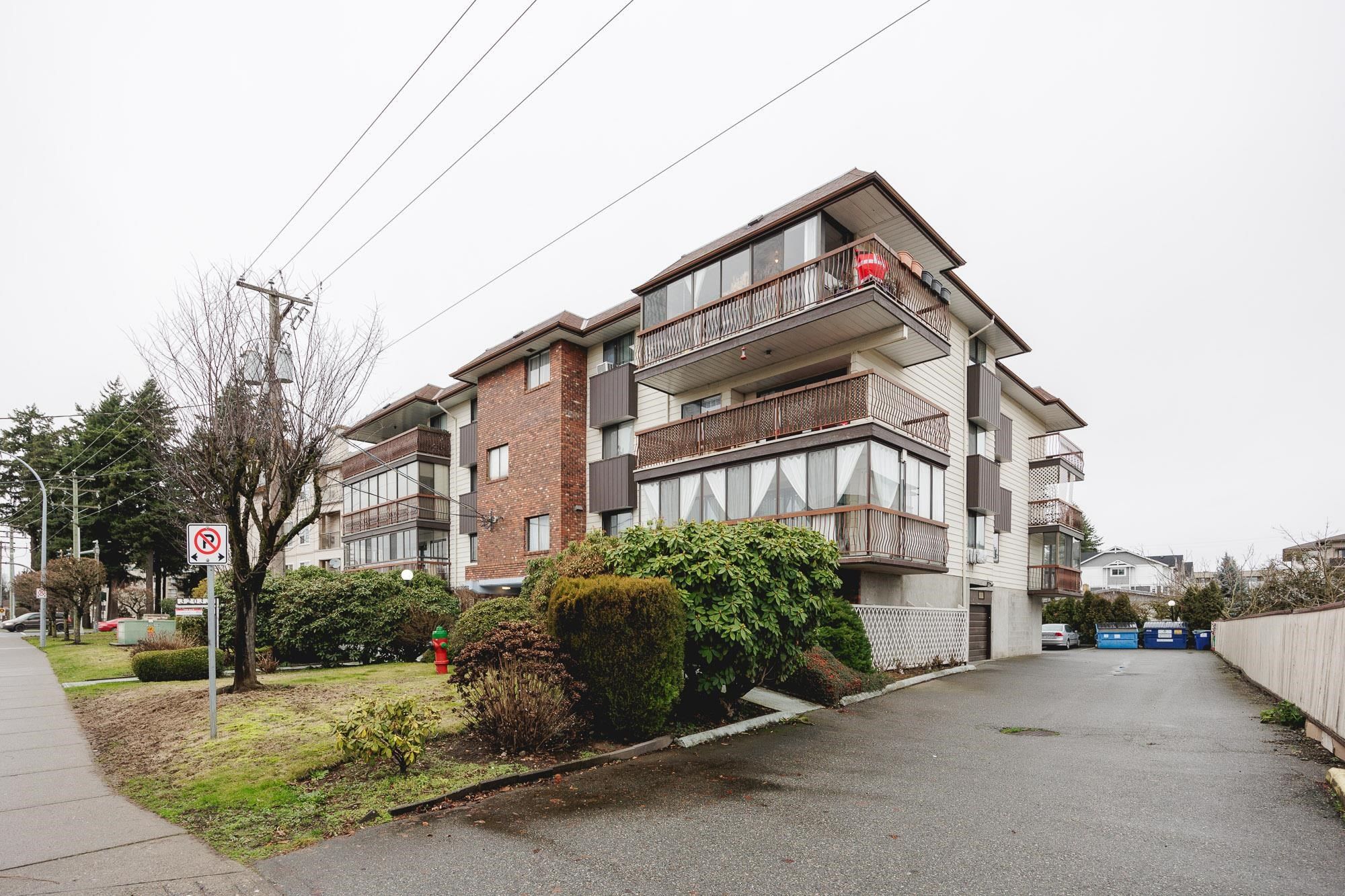 Main Photo: 104 32033 OLD YALE Road in Abbotsford: Abbotsford West Condo for sale in "Pacific Place" : MLS®# R2838855