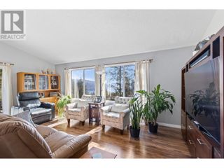 Photo 9: 6333 Forest Hill Drive in Peachland: House for sale : MLS®# 10307076