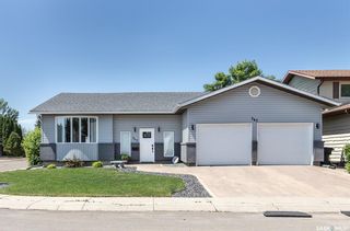 Photo 1: 367 Wakaw Crescent in Saskatoon: Lakeview SA Residential for sale : MLS®# SK945281