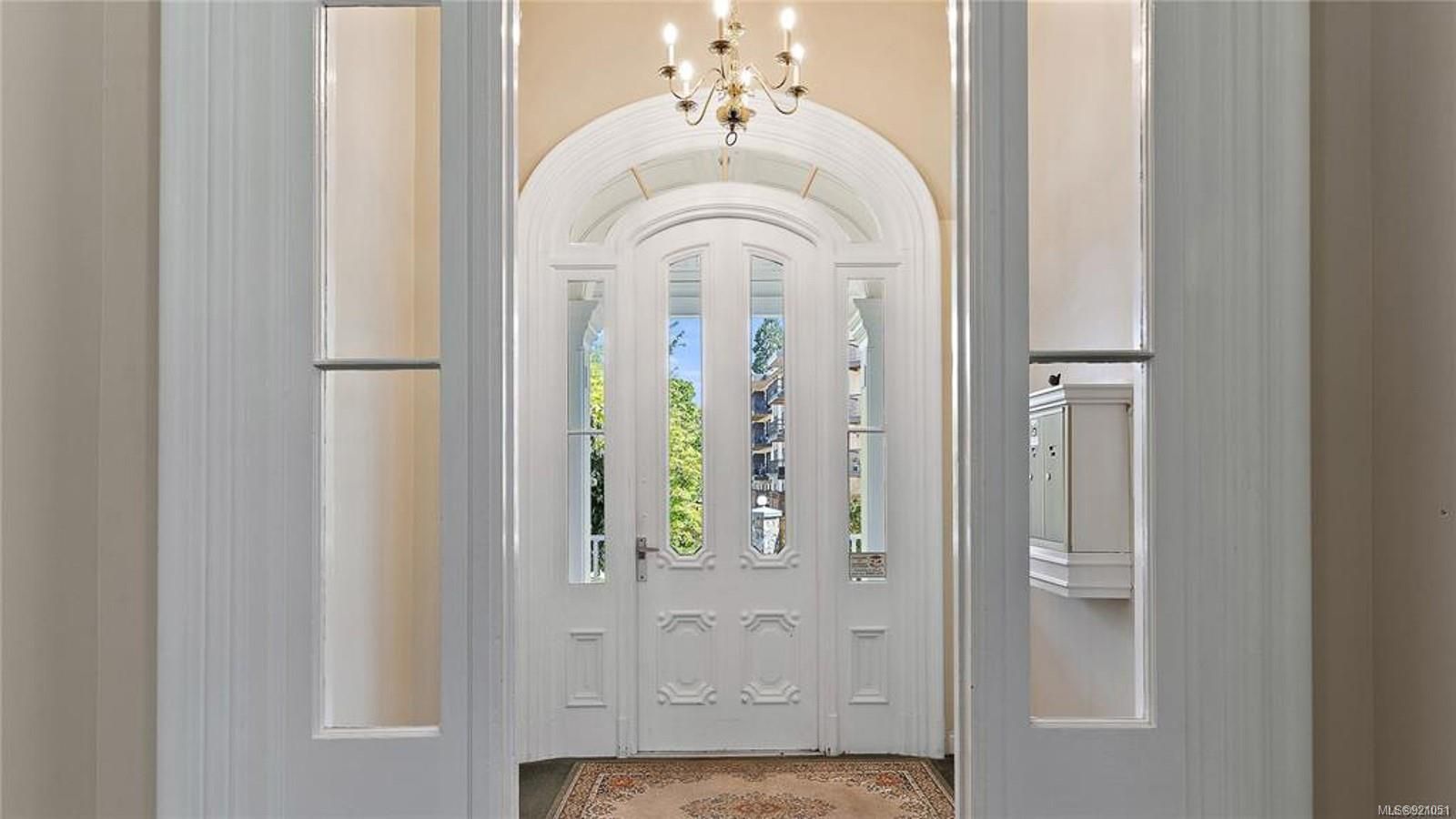 Curved double door entry