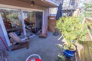 Photo 1: 2 137 E 5TH Street in North Vancouver: Lower Lonsdale Condo for sale : MLS®# R2445542