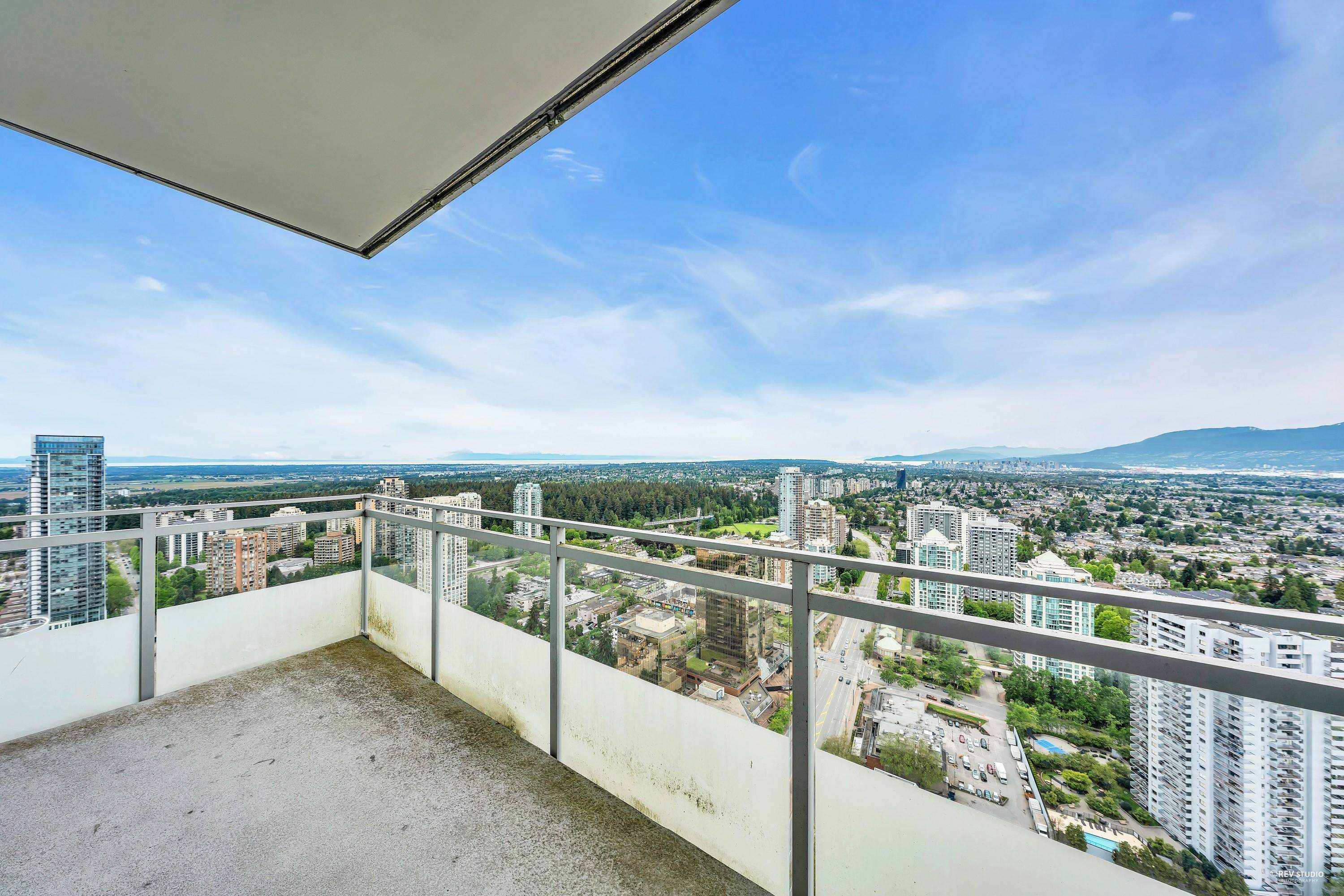 Main Photo: 3905 4508 HAZEL Street in Burnaby: Forest Glen BS Condo for sale in "Sovereign" (Burnaby South)  : MLS®# R2768451