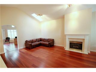 Photo 2: 8 5240 OAKMOUNT Crescent in Burnaby: Oaklands Townhouse for sale in "SANTA CLARA" (Burnaby South)  : MLS®# V973653