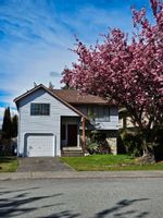 Main Photo: 15081 98A Avenue in Surrey: Guildford House for sale (North Surrey)  : MLS®# R2874038