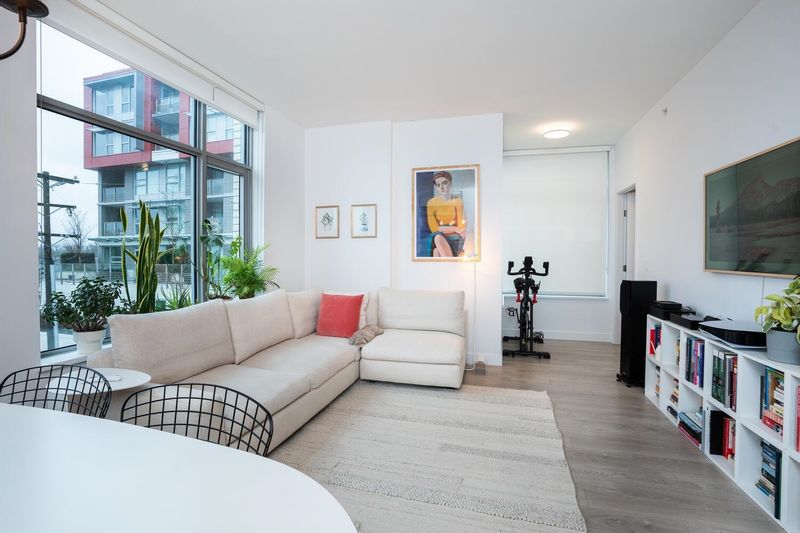 FEATURED LISTING: 302 - 523 KING EDWARD Avenue West Vancouver